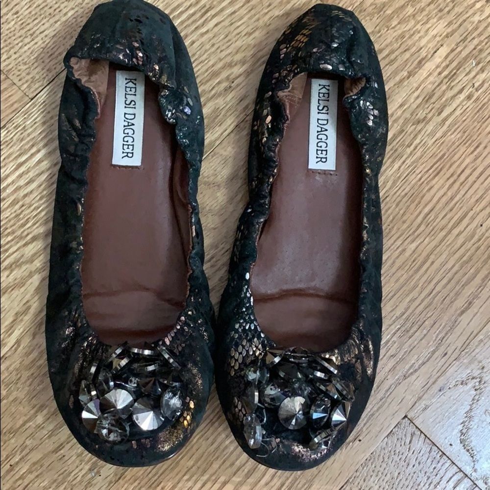 KELSI DAGGER EMBELLISHED DETAIL FLATS SIZE…‎